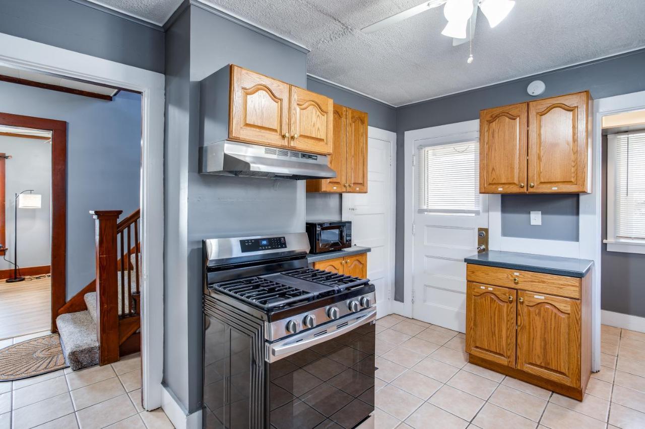 Spacious Home With In-Unit Laundry, Parking, 1Gb Wifi, & Patio Deck Rochester Exterior foto