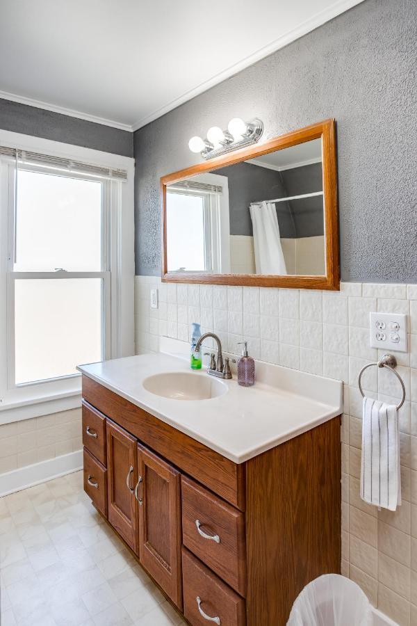 Spacious Home With In-Unit Laundry, Parking, 1Gb Wifi, & Patio Deck Rochester Exterior foto